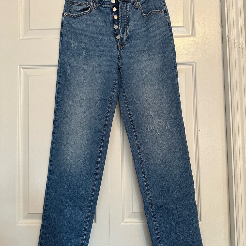 Universal Thread Women's Medium Blue Straight-Leg Button-Fly Jeans